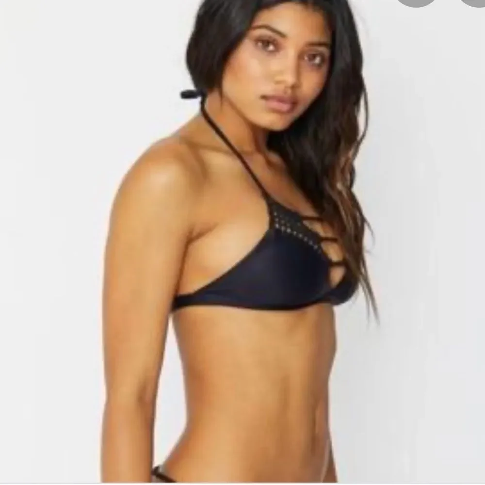 Frankie's Bikinis Sienna Bikini Top in‎ Black NWT